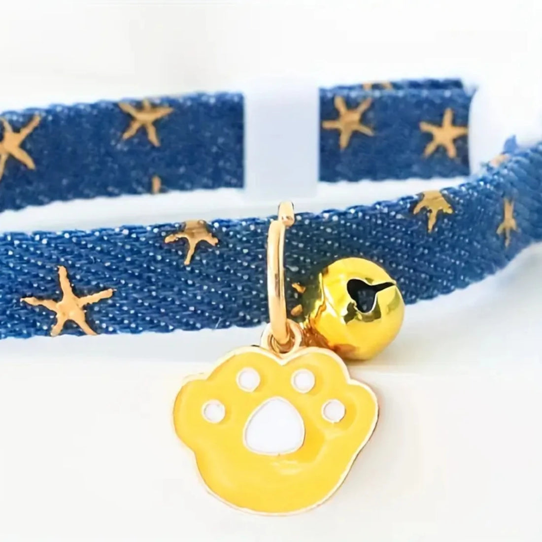 Cat collar with bells and safety buckle