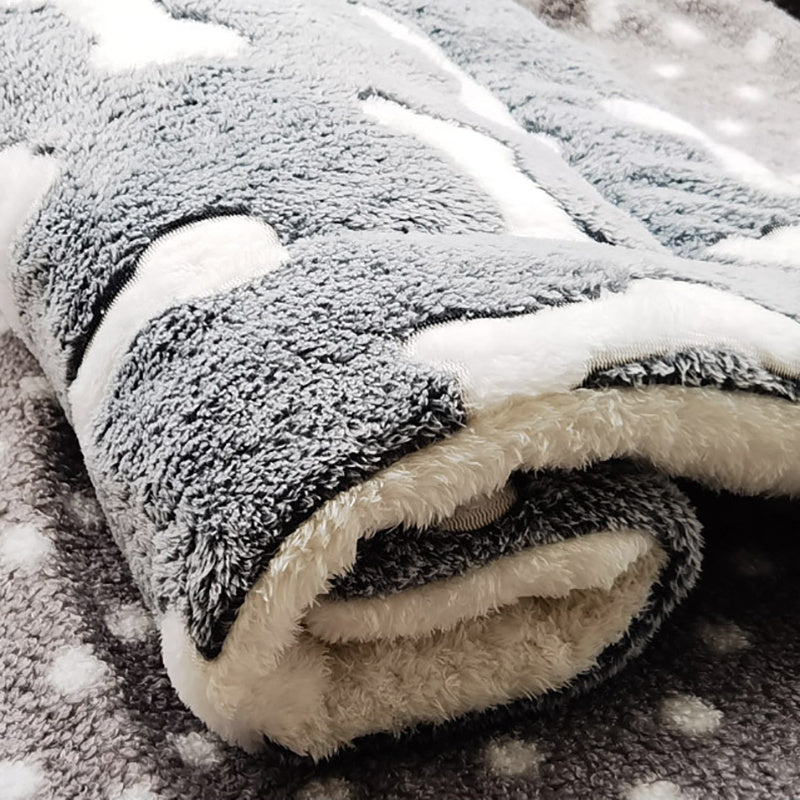 Ultra Soft Coral Velvet Pet Blanket – Non-Slip, Washable Throw for Dogs & Cats (Machine Washable)