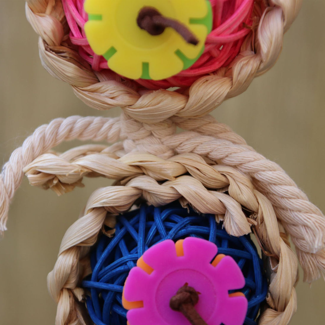 Natural Vine & Luffa Twist Rope Toy – Climbing and Biting Toy for Birds & Parrots (24cm)